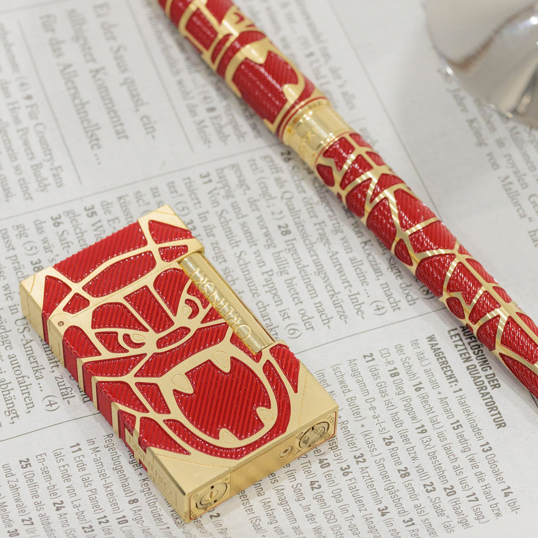 Briquet S.T. Dupont Ligne 2 Orlinski rouge et or avec motif Kong